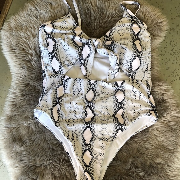 ▪️Snakeskin One Piece Swimsuit - Picture 5 of 5
